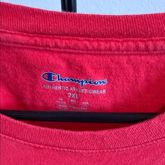 🌿 Champion Vibrant Red Short Sleeve Tee - Picture 2 of 4
